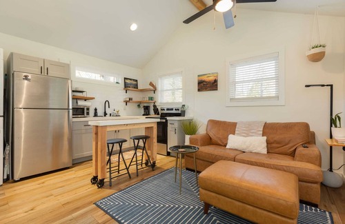 Fletcher Cottage | NO HELENE DAMAGE | Pet-Friendly POWER & WATER