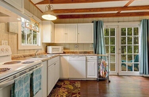 Waveland House | No One likes a Shady Beach