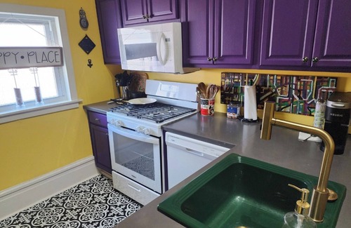Saint Roch House | NO PET FEES Vivacious 2-BR pet friendly house near French Quarter and Superdome!