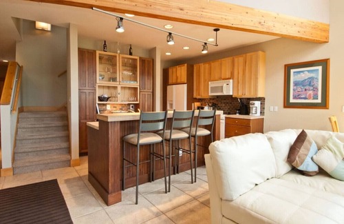 Dillon Condo | NO PETS, Center of town, walk to shops and dining,
