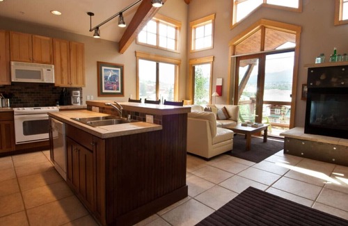 Dillon Condo | NO PETS, Center of town, walk to shops and dining,