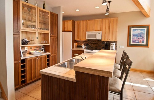 Dillon Condo | NO PETS, Center of town, walk to shops and dining,