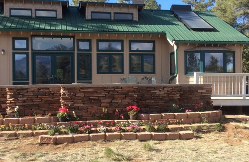 Flagstaff Cottage | NO PHONE, NO POOL, NO CIGARETTES, nNEAR ARIZONA TRAIL, FOREST ADJACENT