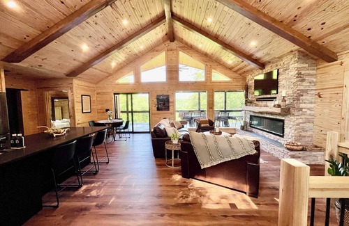 Rogers House | No Place Like Home | Private Bar| Views|XL Hot Tub
