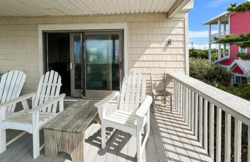 Emerald Isle Apartment | No Regrets Up