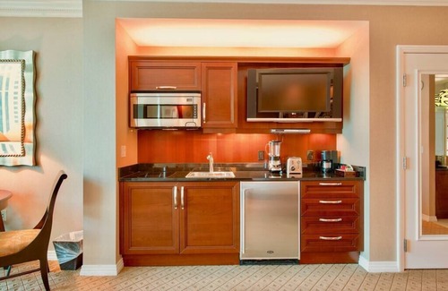 Las Vegas Condo | No Resort Fee ! Strip View Suite - Pools & Valet