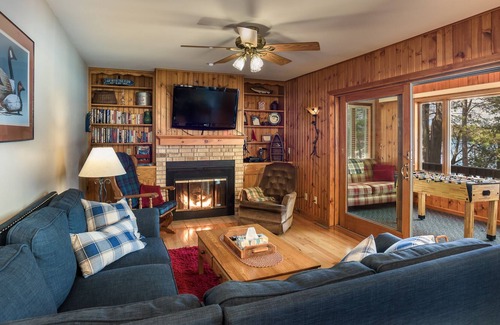 Wautoma House | No steps to lake. Gorgeous sand bottom. Amazing sunsets. Free night w/wknd stay.