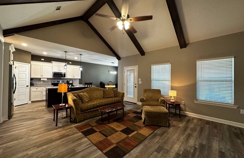 Conway House | No Stress - On Round Mountain