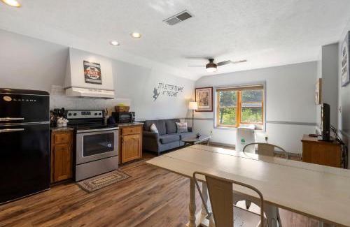 Big Cedars Apartment | No Wake Zone Suite