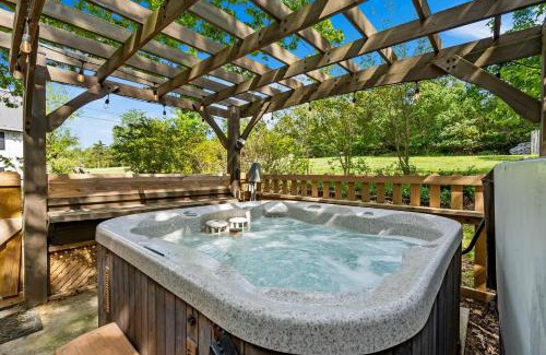 Big Cedars Apartment | No Wake Zone Suite