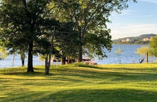 Big Cedars Apartment | No Wake Zone Suite
