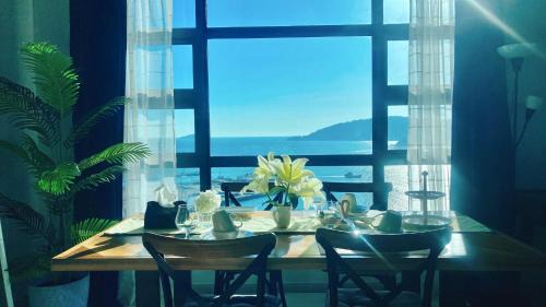 Downtown Kota Kinabalu Apartment | No1 Revisited Stay-Luxury Corner Seaview, 2bath room-Mango House3