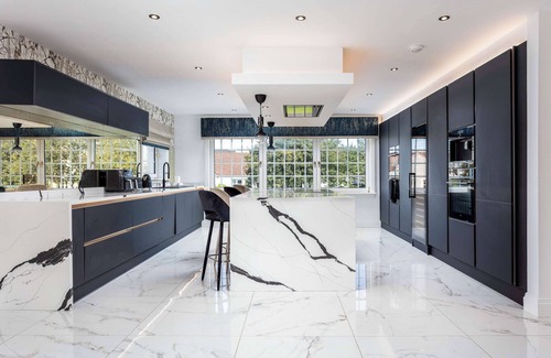 Ayr House | No22 Shalloch House - Donnini Apartments