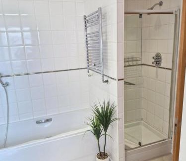 Leabridge Apartment | No8 Luxury Stays 4min walk City links Park Canal