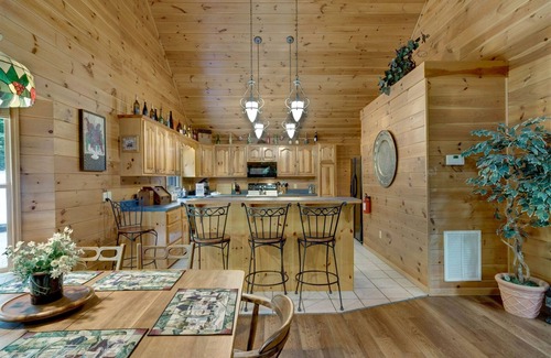 Morganton Cabin | Noble Crest – Luxe Lodge, Game Haven, Large Backyard, Deck & Starry Night Views