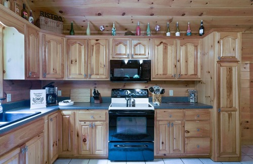 Morganton Cabin | Noble Crest – Luxe Lodge, Game Haven, Large Backyard, Deck & Starry Night Views