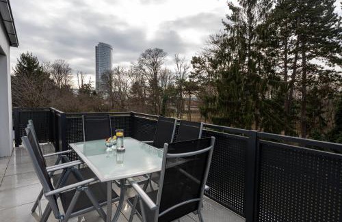 Floridsdorf Apartment | NobleNest: Terrasse - Netflix - Kaffee