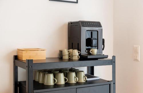 Floridsdorf Apartment | NobleNest: Terrasse - Netflix - Kaffee