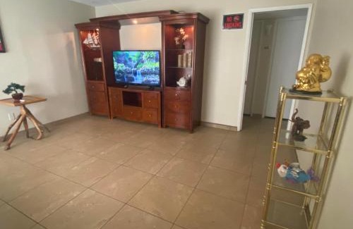 Greenacres Apartment | nogal ave 21st