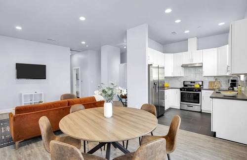 North Hollywood House | NoHo by AvantStay | North Hollywood Townhome