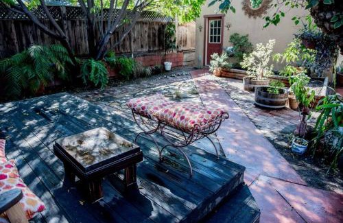 North Hollywood House | NoHo Escape