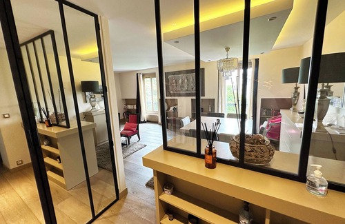 8th Arrondissement Apartment | Noise-free luxury apartment