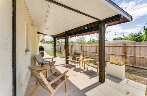 Laurel House | Nokomis Home w/Screened Pool, 3 Mi to Beaches!