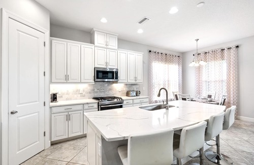 Laurel House | Nokomis Retreat with Heated Community Pool, Tennis, Pickleball & 3 Ensuite BR