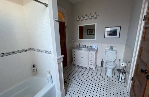 South 7th Ward House | NOLA Historic Style 4BR Single family mins from French Quaters!