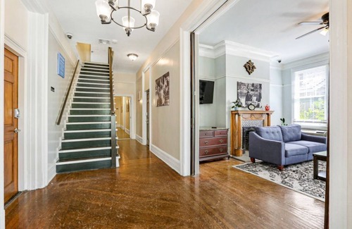 Mid-City Hotel | NOLA Studio | Streetcar Outside Your Door