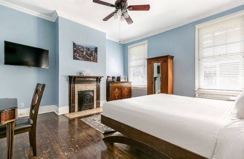 Mid-City Hotel | NOLA Vibes | Cozy Studio on Canal Street