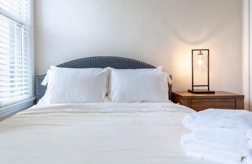 Near Northeast House | NoMA 3BR Townhome - UnionMarket H St Streetcar