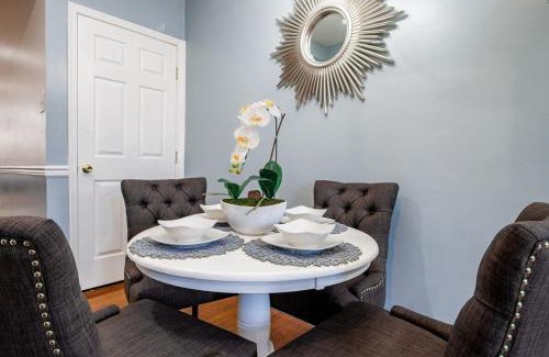 Near Northeast House | NoMA 3BR Townhome - UnionMarket H St Streetcar