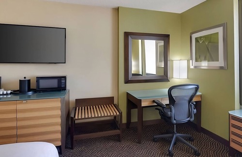 San Jose Hotel | Non-Smoking Guest Apartment! 3 Convenient Units, Minutes’ Drive from SAP Center!
