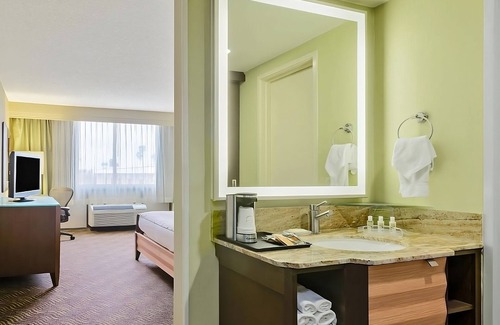 San Jose Hotel | Non-Smoking Guest Apartment! 3 Convenient Units, Minutes’ Drive from SAP Center!
