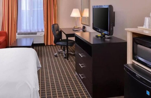 South San Francisco Hotel | Non-Smoking Queen Room at Hotel Nova SFO By FairBridge