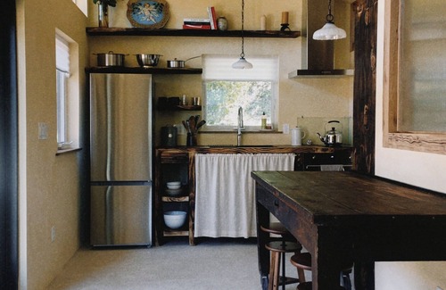 Oak View Cottage | Non-toxic, eco-friendly, peaceful + private guesthouse for monthly bookings