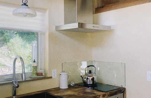 Oak View Cottage | Non-toxic, eco-friendly, peaceful + private guesthouse for monthly bookings