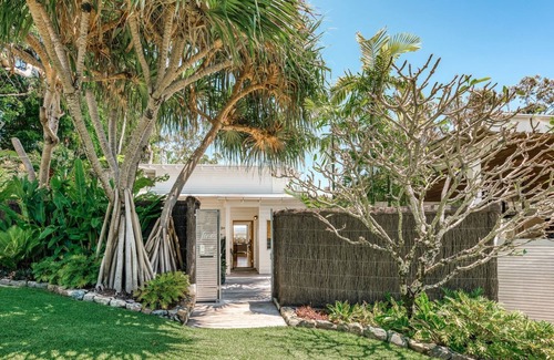 Noosa Heads House | Noo-Jee - 2mins to Hastings St, Ocean Views