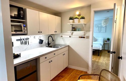 Carleton Place Apartment | NookSide Nest 1 bedroom Upstairs suite King, Queen, Kitchenette, Parking