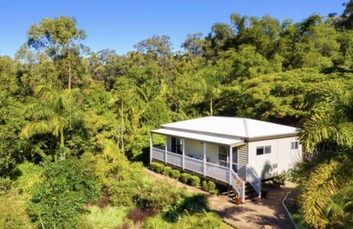 Verrierdale Cottage | Noosa Hinterland Escape with your Furry Friend. Beach and hinterland position!