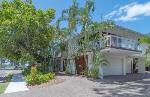 Noosaville Apartment | Noosa Outrigger Beach Resort