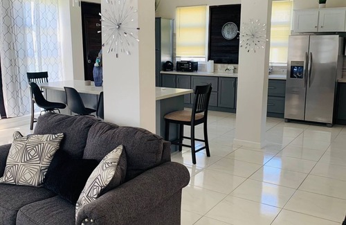 St. George's House | Norahs Egmont, Spacious Modern Home, with Ocean and Mountain View