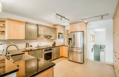 Plymouth Cottage | Nordic Lake Retreat w/Chef's Kitchen, Coffee Bar, Arcade & Dock