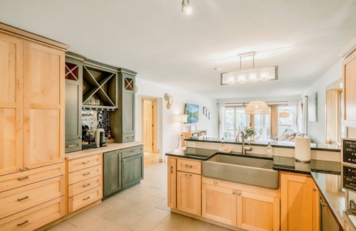 Plymouth Cottage | Nordic Lake Retreat w/Chef's Kitchen, Coffee Bar, Arcade & Dock