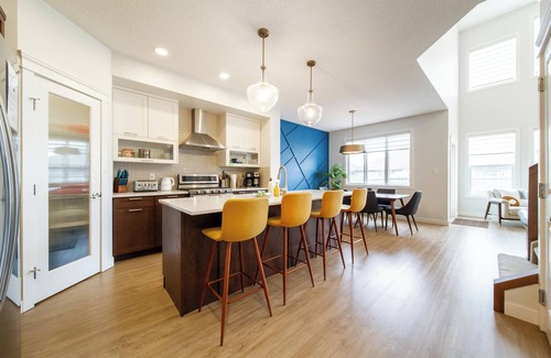 West Edmonton House | Nordic Retreat near WEM | Hot Tub, 2 Kitchens, 3 Lounges Sleeps 14