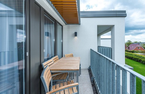 Bensersiel Apartment | Nordseenahes Ferienapartment mit Balkonen, Parkplatz, Schwimmbad- & Saunanutzung