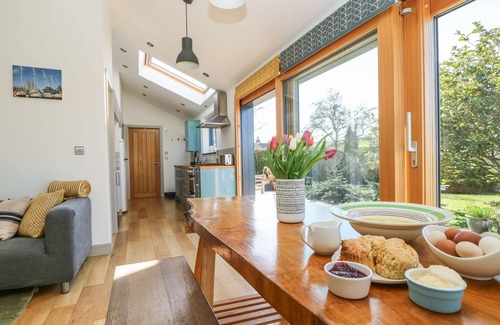 Truro Cottage | NORDSTROM, with open fire in Callestick