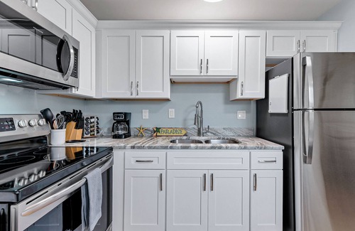 Norfolk - Virginia Beach House | Norfolk 2BR Gem WiFi Laundry Dogs Welcome