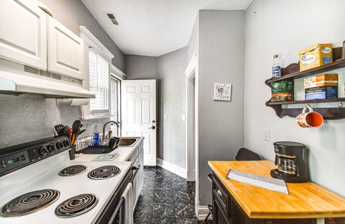 Norfolk Apartment | Norfolk Apartment: 1 Mi to Ocean View Beach Park!